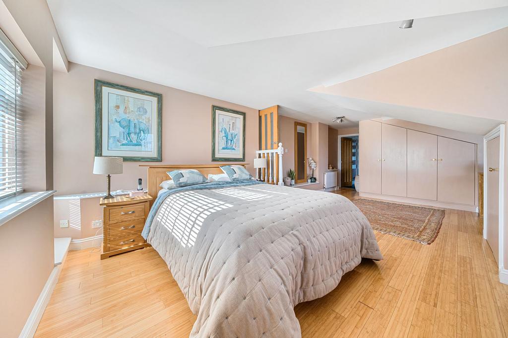 Principal bedroom