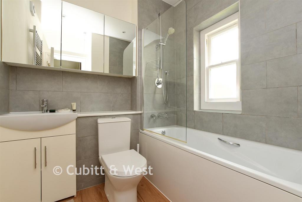 En-Suite Bathroom