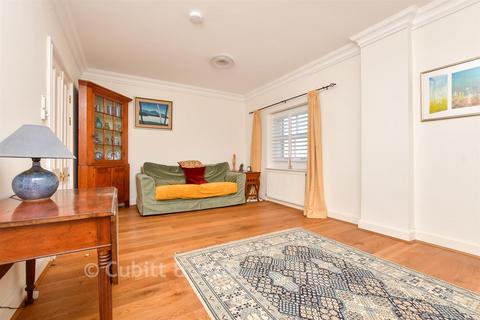 3 bedroom ground floor flat for sale, Royal Earlswood Park, Redhill, Surrey