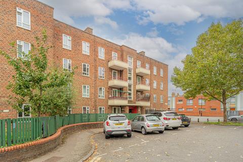 3 bedroom flat for sale, Reed Road, London