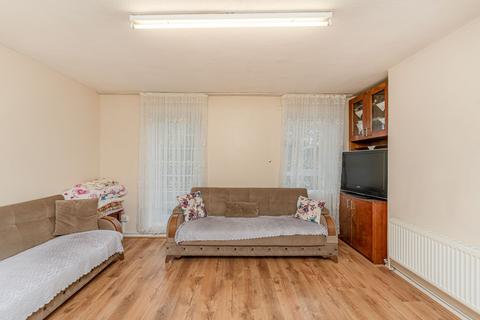 3 bedroom flat for sale, Reed Road, London