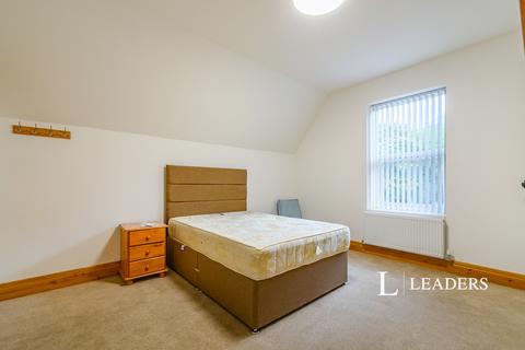 1 bedroom house to rent, Walmersley Road, BL9