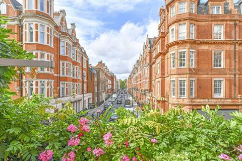 3 bedroom maisonette to rent, Mayfair, London W1K