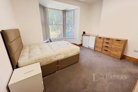 1 bedroom house to rent, Walmersley Road, BL9