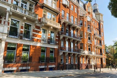 3 bedroom apartment to rent, Kensington, London W8