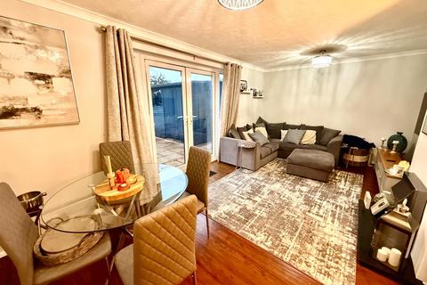 3 bedroom terraced house for sale, Faraday Road, Stevenage, SG2 0BJ