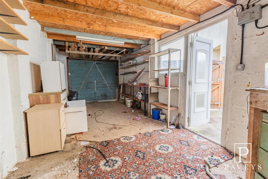 Detached garage