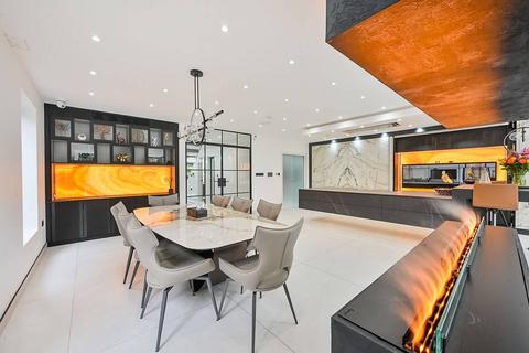 undefined, Kent Avenue, Ealing, London, W13