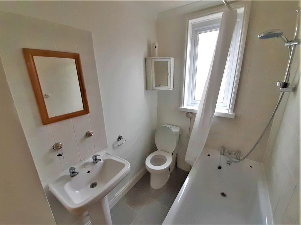 Bathroom (2).jpg