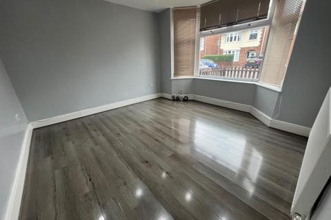 5 bedroom detached house to rent, Peveril Road, Peterborough PE1