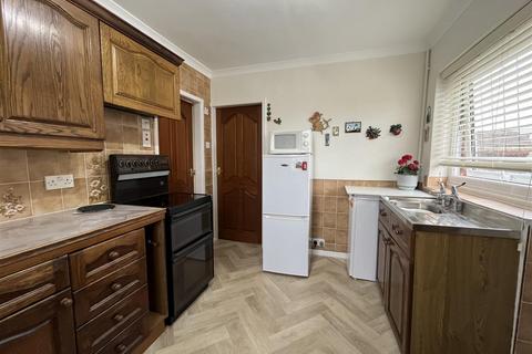 2 bedroom semi-detached bungalow for sale, Markfield Avenue, Bradford BD12