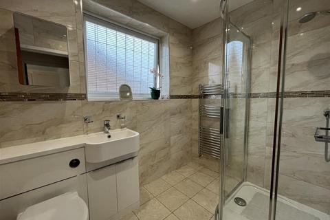 2 bedroom semi-detached bungalow for sale, Markfield Avenue, Bradford BD12