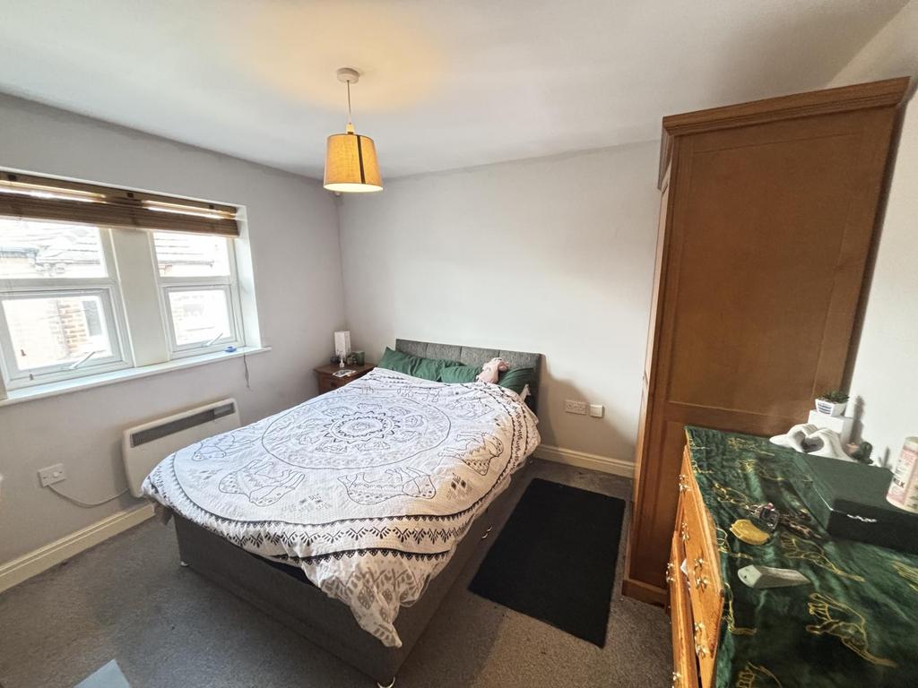 A cozy double bedroom featuring a comfortable b...