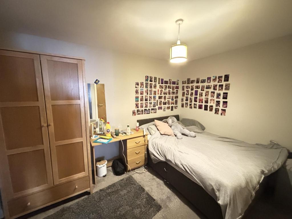 A spacious and well-lit double bedroom featurin...