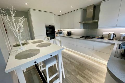 3 bedroom semi-detached house for sale, Swifts Green Road, Luton, Bedfordshire, LU2 8BW