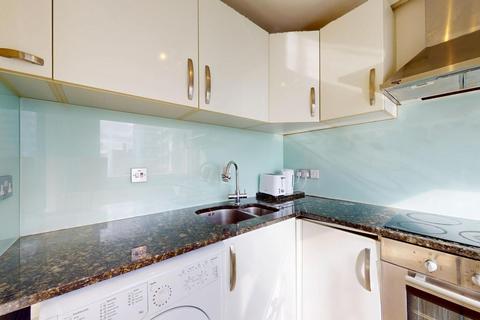 1 bedroom flat to rent, The Water Gardens, London W2