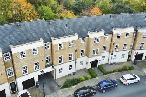 2 bedroom flat for sale, Bishopfields Drive, York, YO26