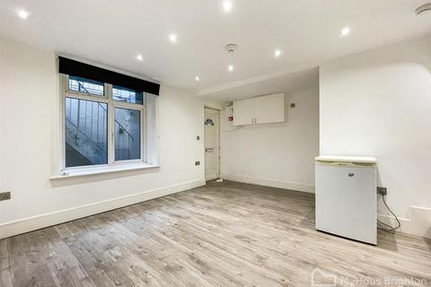 Studio to rent, Terminus Road, Brighton