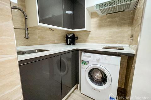 Studio to rent, Terminus Road, Brighton