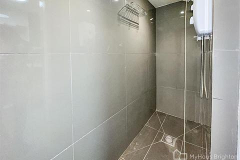 Studio to rent, Terminus Road, Brighton