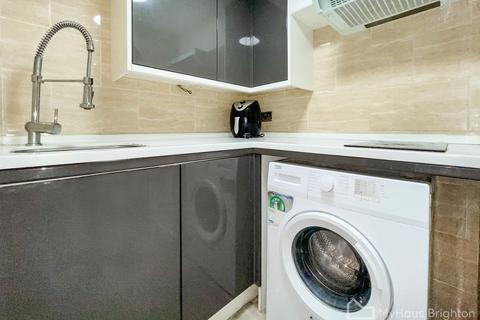 Studio to rent, Terminus Road, Brighton
