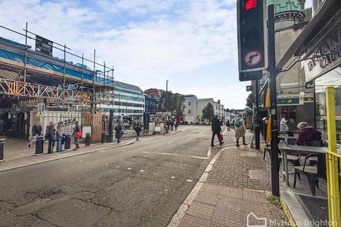 Studio to rent, Terminus Road, Brighton