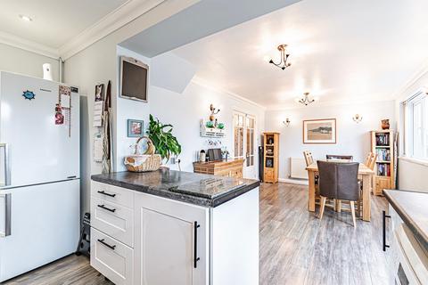 9 Castleford Close, Beddau, Pontypridd, CF38 2RW