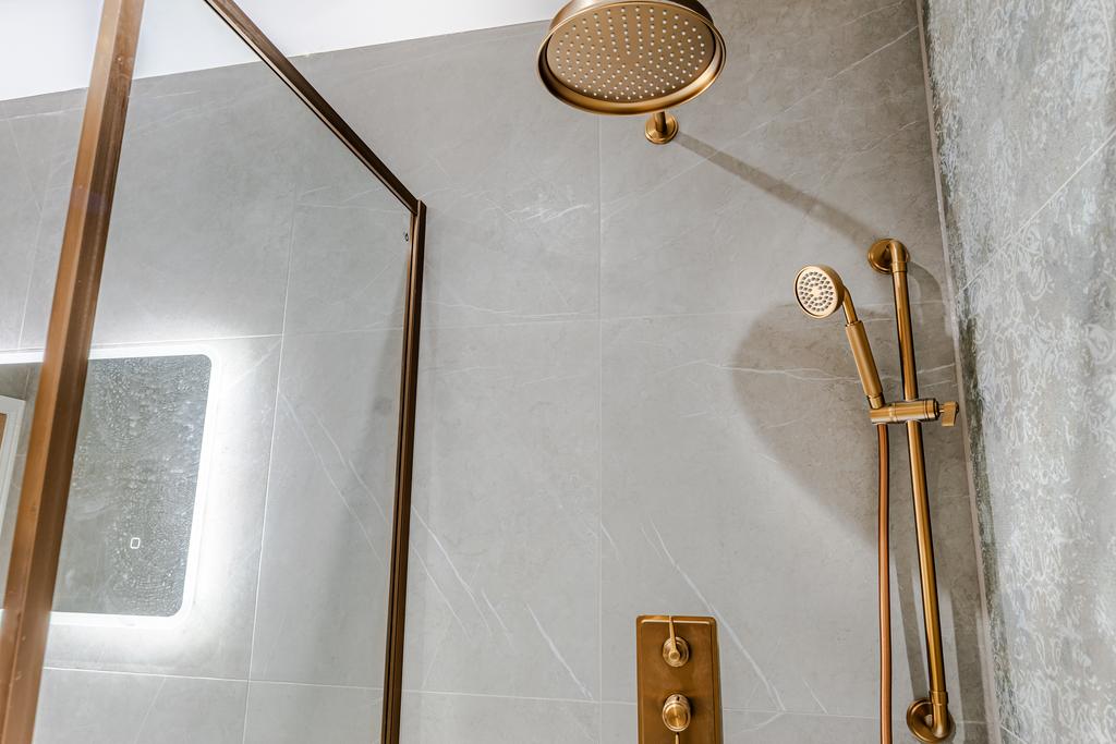Showerroom2