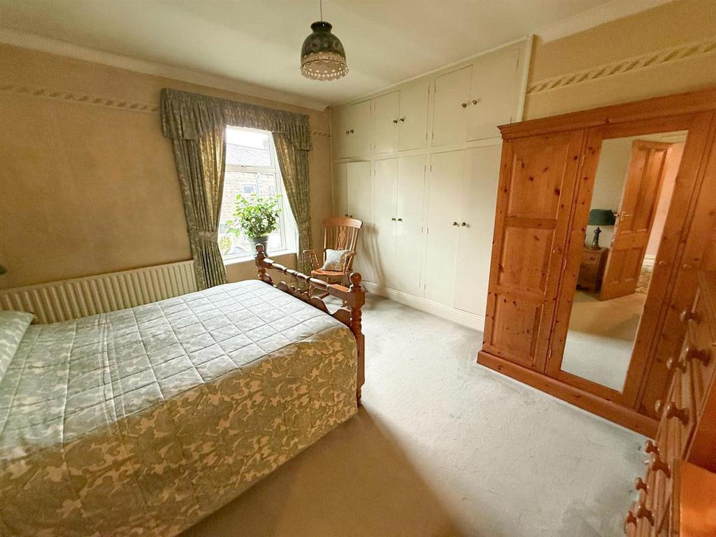 4 bed mid-terrace property, Silsden 14
