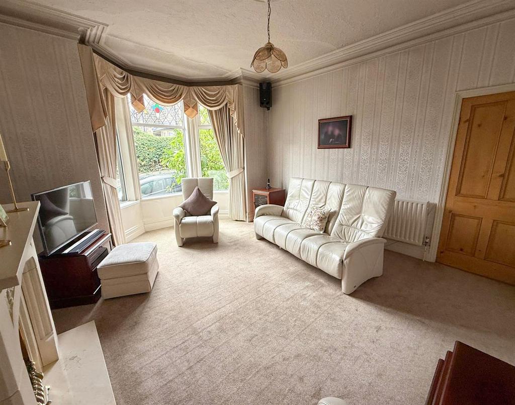 4 bed mid-terrace property, Silsden 4