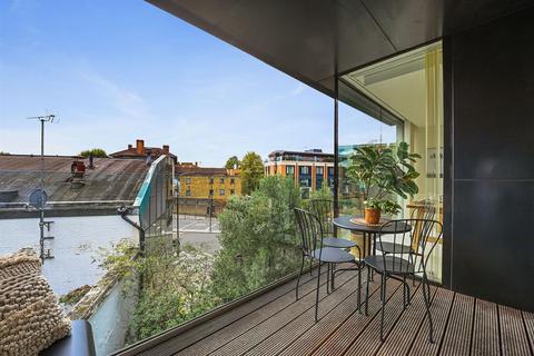 3 bedroom apartment to rent, Lattitude House, Oval Road, London NW1