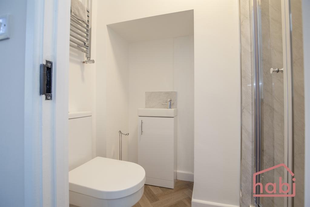 En-Suite to Bedroom 1
