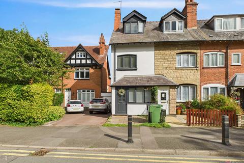 3 bedroom end of terrace house to rent, Hewell Road, Birmingham B45