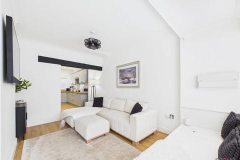 3 bedroom end of terrace house to rent, Hewell Road, Birmingham B45