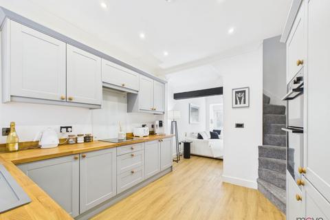 3 bedroom end of terrace house to rent, Hewell Road, Birmingham B45