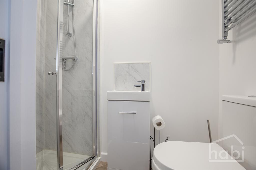 En-suite to Bedroom 3