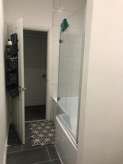5 bedroom terraced house to rent, Queen Anne Street, Stoke-On-Trent ST4