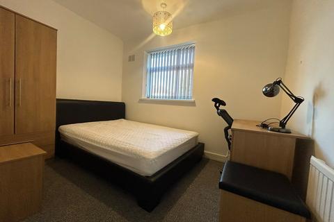 4 bedroom terraced house to rent, St. Georges Road, Newcastle-Under-Lyme ST5