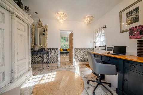 2 Paddock Way, Chislehurst, BR7 6PH
