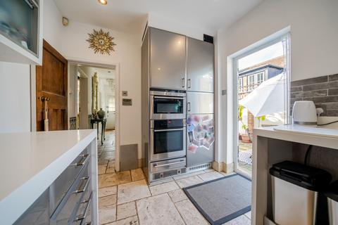 2 Paddock Way, Chislehurst, BR7 6PH