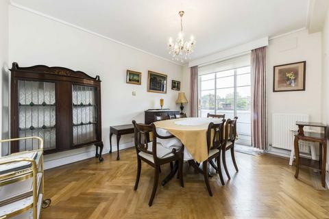 undefined, Mount Avenue, London W5