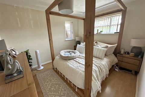 3 bedroom detached house for sale, Laurel Gardens, Aldershot