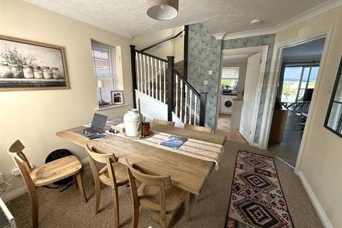 3 bedroom detached house for sale, Laurel Gardens, Aldershot