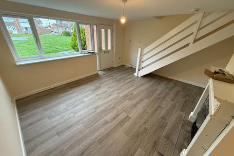 3 bedroom townhouse to rent, Oversetts Court, Swadlincote, Newhall, DE11