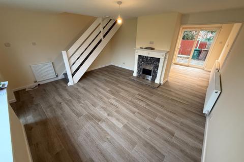 3 bedroom townhouse to rent, Oversetts Court, Swadlincote, Newhall, DE11
