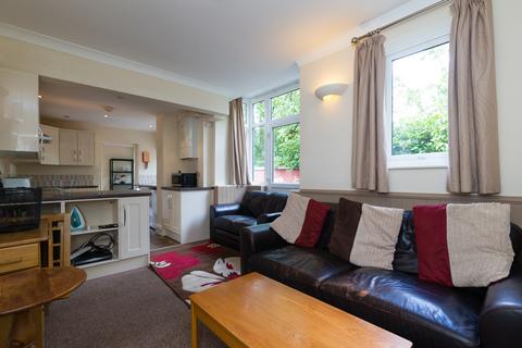6 bedroom semi-detached house to rent, Seabridge Road, Seabridge, Newcastle-under-Lyme, ST5