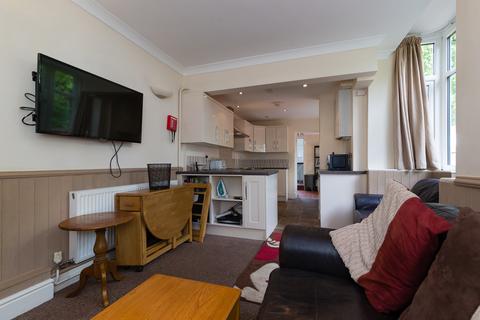 6 bedroom semi-detached house to rent, Seabridge Road, Seabridge, Newcastle-under-Lyme, ST5