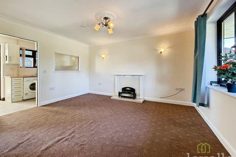 1 bedroom semi-detached bungalow for sale, St Claires Court, Lincoln LN6