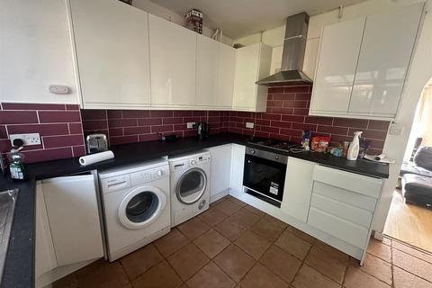 undefined, Vegal Crescent, Englefield Green