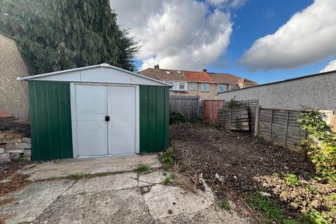 Garage to rent, Filton Avenue, Bristol BS34